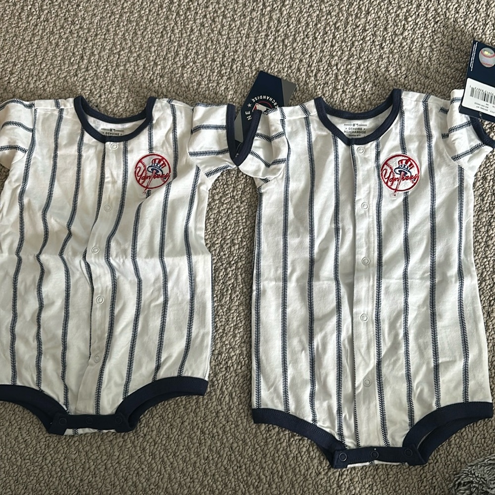 Yankee rombers. Never worn with tags on it 18 months.